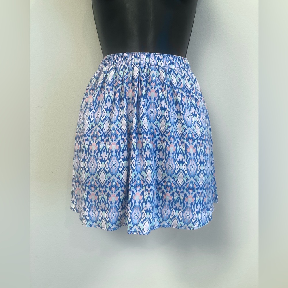 Like New Hollister Ikat Pattern Miniskirt in Blues and Lavenders Size XS